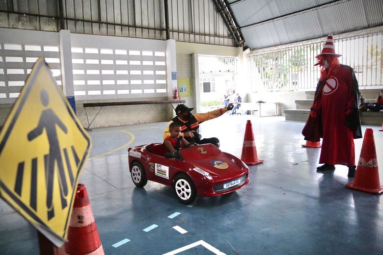 Ação educativa do Detran-PE. - Foto: Arthur Mota/Folha de Pernambuco