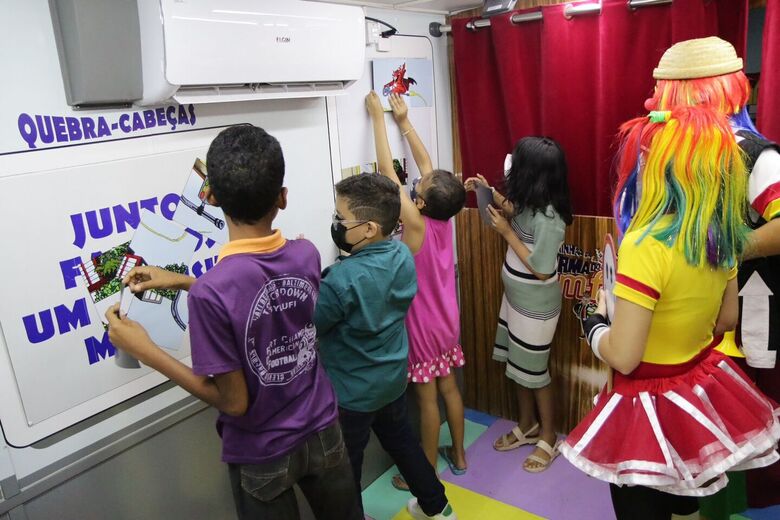 Ação educativa do Detran-PE. - Foto: Arthur Mota/Folha de Pernambuco