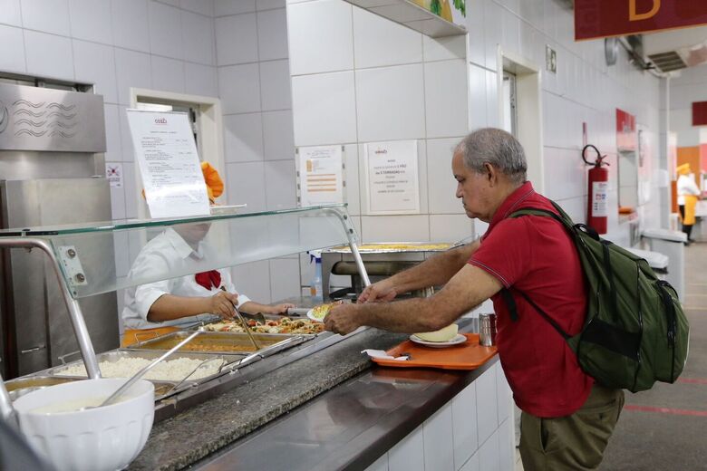 Estudante terão acesso gratuito ao Restaurante Universitário - Foto: Arthur Mota/Folha de Pernambuco