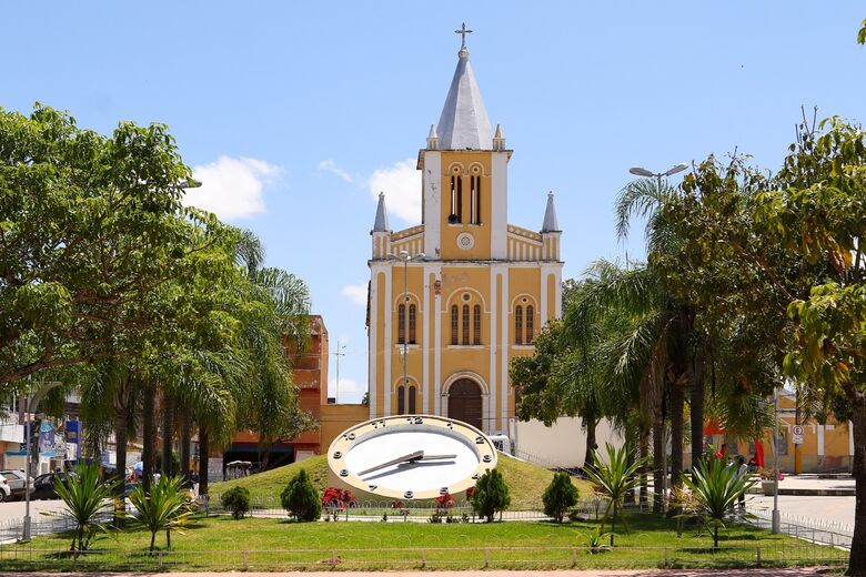 Igreja São Félix de Cantalice, na Praça Major Franca, em Buíque - Foto: Ed Machado/Folha de Pernambuco