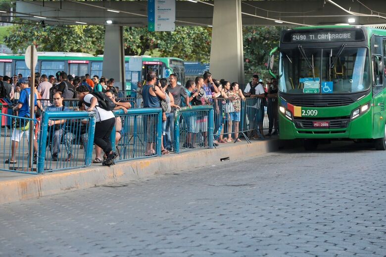 Movimentação no TI Camaragibe. | Foto: Alexandre Aroeira/ Folha de Pernambuco