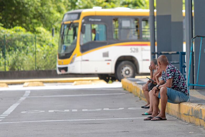 Movimentação no TI - Barro | Foto: Alexandre Aroeira / Folha de Pernambuco