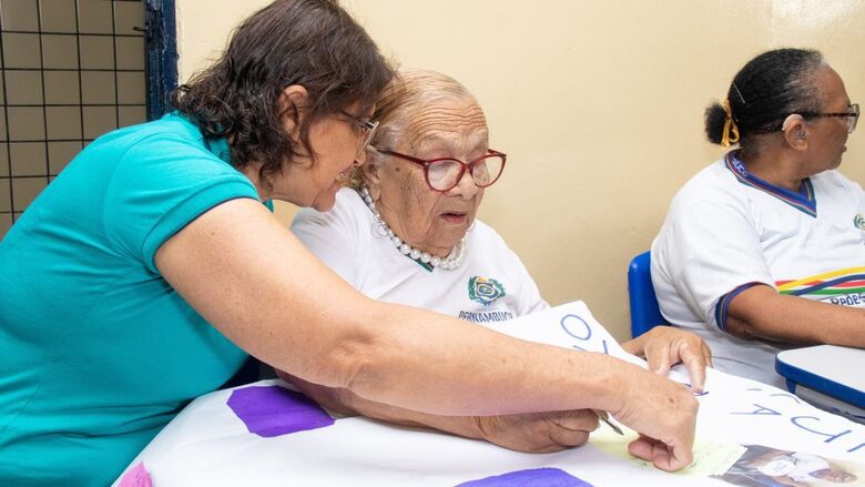 Dona Edelzuita realizou sonho que lhe foi negado na infância (Foto: Josimar Oliveira)