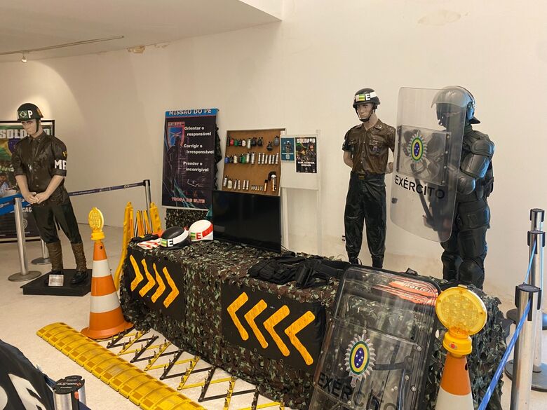Exposição de Material de Emprego Militar no Parque Dona Lindu. Foto: Divulgação