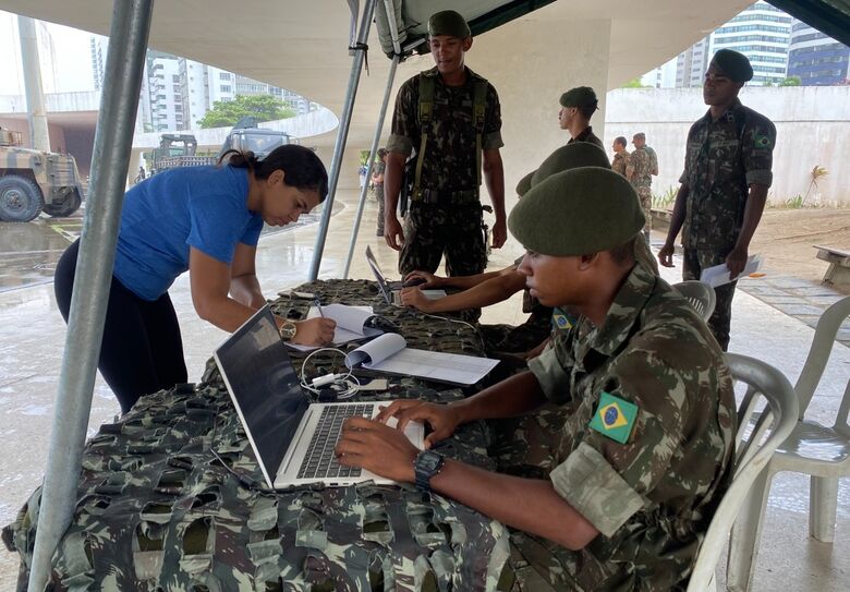Exposição de Material de Emprego Militar no Parque Dona Lindu. Foto: Divulgação