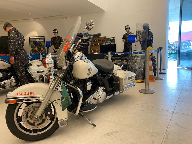 Exposição de Material de Emprego Militar no Parque Dona Lindu. Foto: Divulgação