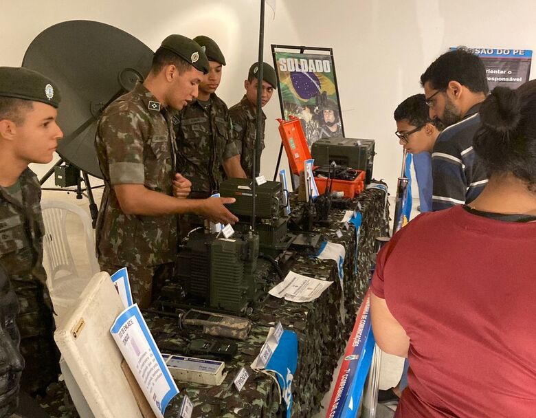 Exposição de Material de Emprego Militar no Parque Dona Lindu. Foto: Divulgação