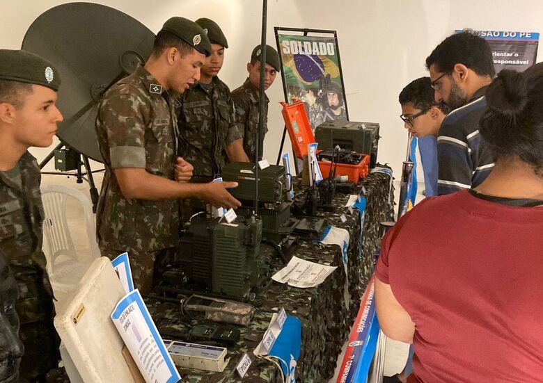 Exposição de Material de Emprego Militar no Parque Dona Lindu. Foto: Divulgação