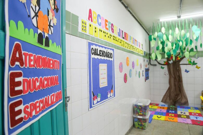 Estudantes com deficiência visual ganham sala com atendimento especializado no Cabo. Foto: Divulgação