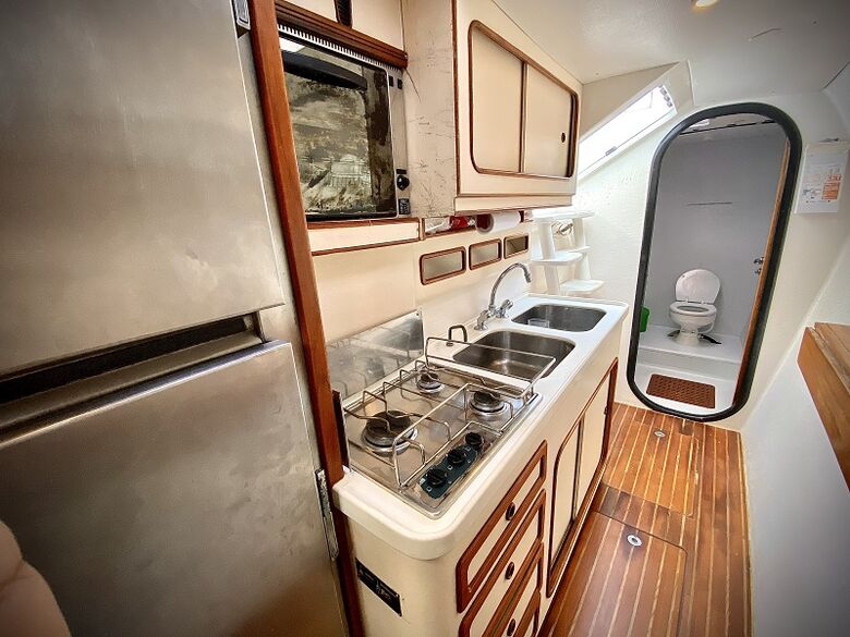 Interior do barco Adrenalina Pura. Foto: Arthur Motta/Folha de Pernambuco