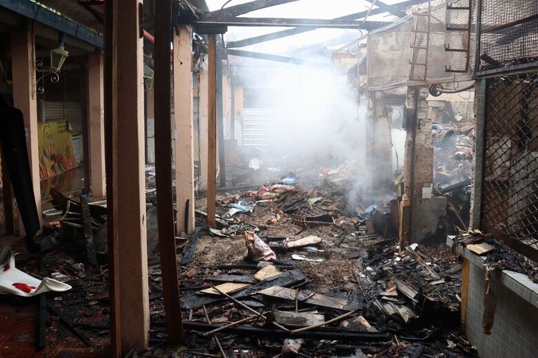 Retorno das atividades do Mercado da Encruzilhada após incêndio. Foto: Júnior Soares / Folha de Pernambuco