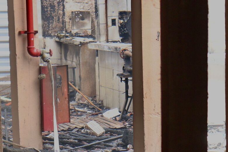 Retorno das atividades do Mercado da Encruzilhada após incêndio. Foto: Júnior Soares / Folha de Pernambuco