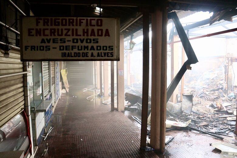 Retorno das atividades do Mercado da Encruzilhada após incêndio. Foto: Júnior Soares / Folha de Pernambuco