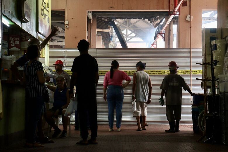 Retorno das atividades do Mercado da Encruzilhada após incêndio. Foto: Júnior Soares / Folha de Pernambuco