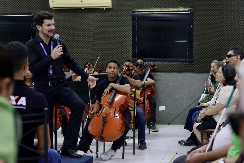 Concerto da Orquestra Criança Cidadã para alunos cegos do Instituto de Cegos Antonio Pessôa de Queiroz em alusão ao Dia Nacional de Luta da Pessoa com Deficiência. Fotografia: Júnior Soares / Folha de Pernambuco