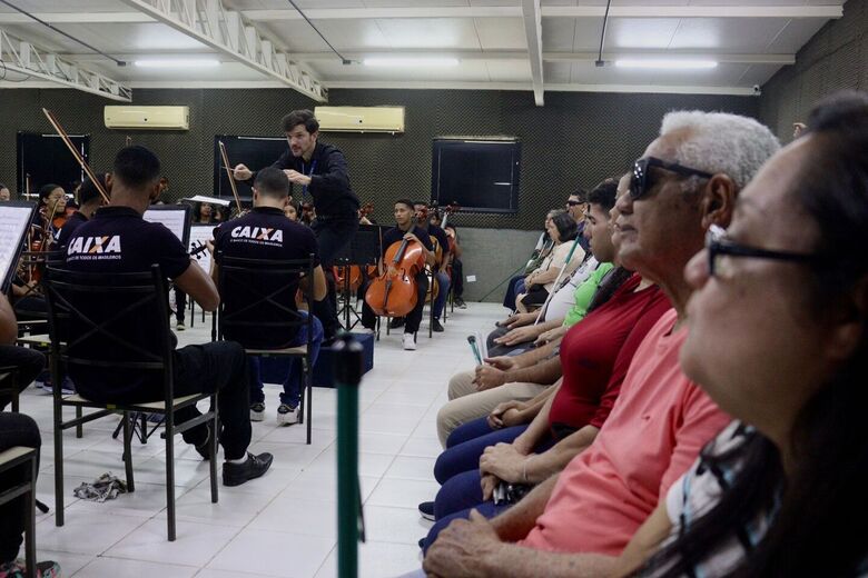 Concerto da Orquestra Criança Cidadã para alunos cegos do Instituto de Cegos Antonio Pessôa de Queiroz em alusão ao Dia Nacional de Luta da Pessoa com Deficiência. Fotografia: Júnior Soares / Folha de Pernambuco