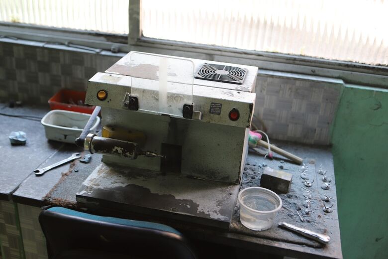 25 estabelecimentos são interditados e mais de 200 moldes de próteses dentária são apreendidos. - Foto: Divulgação/Polícia Civil de Pernambuco