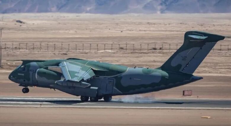 O KC-930 é uma aeronave de transporte militar de médio porte capaz de transportar até 80 soldados (Foto: Divulgação)