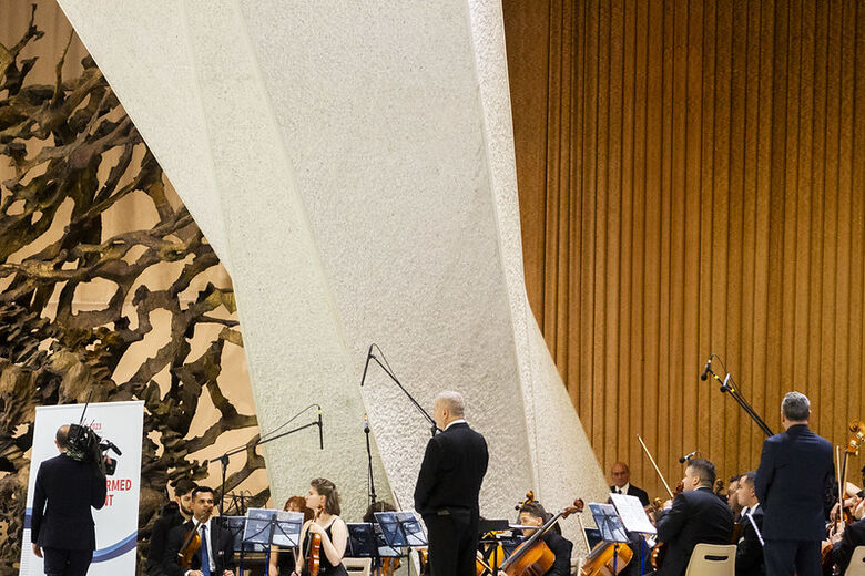 Apresentação da Orquestra Criança Cidadã no Vaticano, diante do Papa Francisco. Foto: Carlos Eduardo/OCC