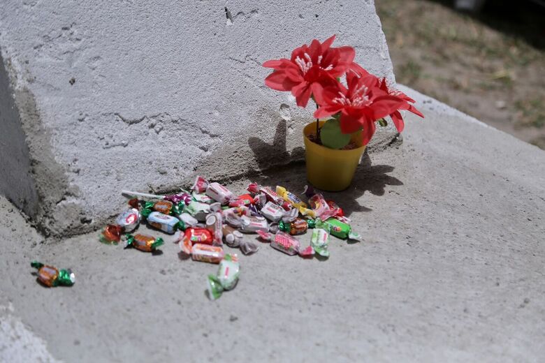 Movimentação no cemitério de Santo Amaro neste feriado de Finados. Foto: Alexandre Aroeira/Folha de Pernambuco
