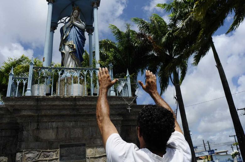Velório de Dona Sevi, uma das organizadoras da Festa do Morro, no Morro da Conceição, em Recife, que morreu aos 88 anos. Foto: Ricardo Fernandes/ Folha de Pernambuco