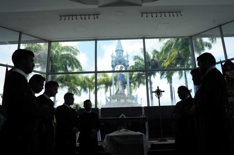 Velório de Dona Sevi, uma das organizadoras da Festa do Morro, no Morro da Conceição, em Recife, que morreu aos 88 anos. Foto: Ricardo Fernandes/ Folha de Pernambuco