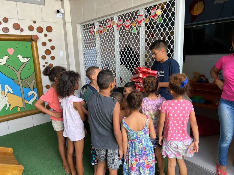 Ação solidária de Natal no Lar Paulo de Tarso (Foto: Thiago Tião/Divulgação)
