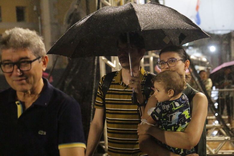 Primeira noite do Baile do Menino Deus é cancelada por conta da chuva (Foto: Arthur Mota/Folha de Pernambuco)