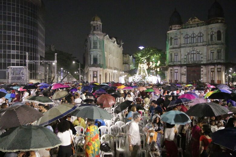 Primeira noite do Baile do Menino Deus é cancelada por conta da chuva (Foto: Arthur Mota/Folha de Pernambuco)