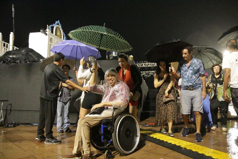Primeira noite do Baile do Menino Deus é cancelada por conta da chuva (Foto: Arthur Mota/Folha de Pernambuco)