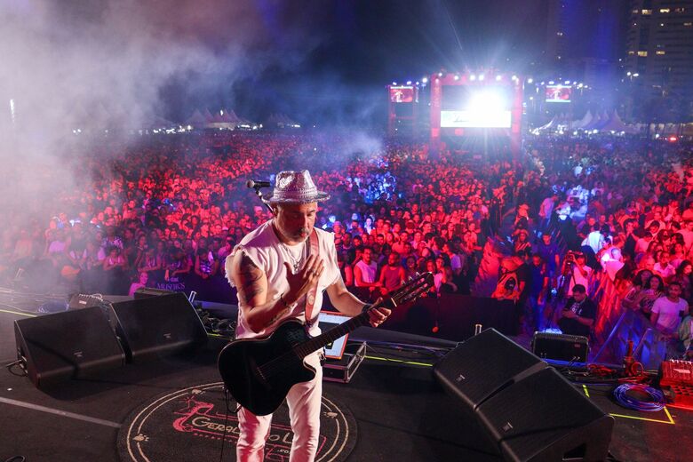 Show de Geraldinho Lins na Virada Recife 2024, no Polo Pina. Fotos: Walli Fontenele/ Folha de Pernambuco