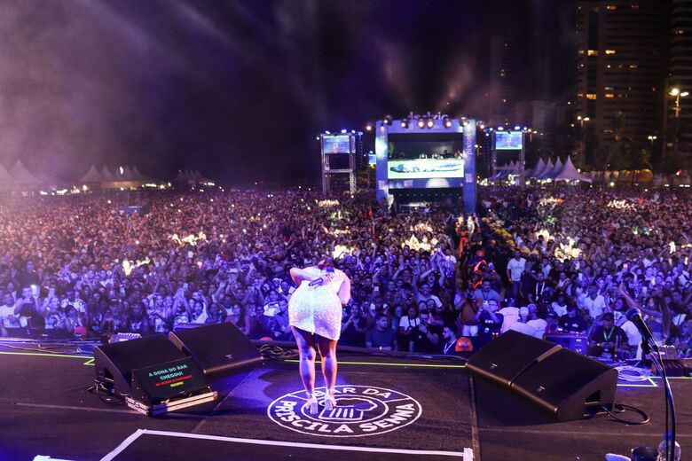 Show de Priscila Senna na Virada Recife 2024, no Polo Pina (participação da Banda Sentimentos). Fotos: Walli Fontenele/ Folha de Pernambuco
