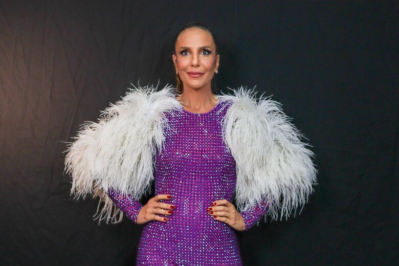 Ivete recebe fãs em seu camarim. Na oportunidade, foi liberada a entrada de fotógrafos para um breve registro. Fotos: Walli Fontenele / Folha de Pernambuco