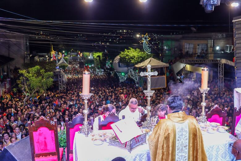 Santa Missa presidida pelo Padre Damião Silva. Foto: Walli Fontenele/Folha de Pernambuco