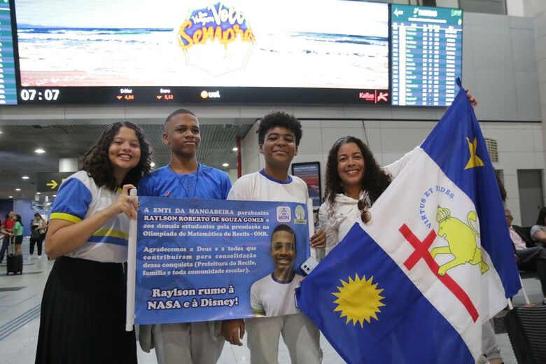 Embarque dos alunos da Olimpíada de Matemática do Recife para os EUA. Fotos: Arthur Mota/Folha de Pernambuco
