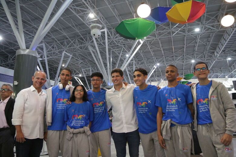 Embarque dos alunos da Olimpíada de Matemática do Recife para os EUA. Fotos: Arthur Mota/Folha de Pernambuco