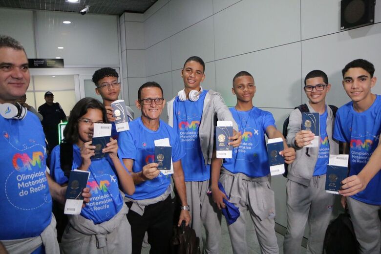 Embarque dos alunos da Olimpíada de Matemática do Recife para os EUA. Fotos: Arthur Mota/Folha de Pernambuco