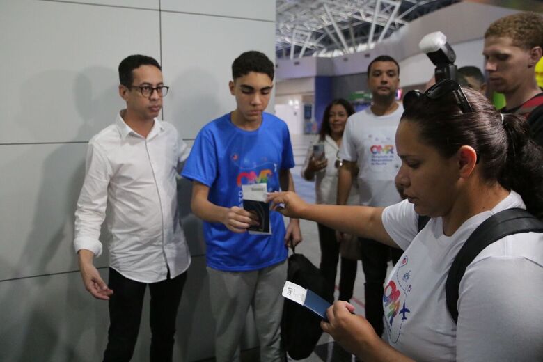 Embarque dos alunos da Olimpíada de Matemática do Recife para os EUA. Fotos: Arthur Mota/Folha de Pernambuco