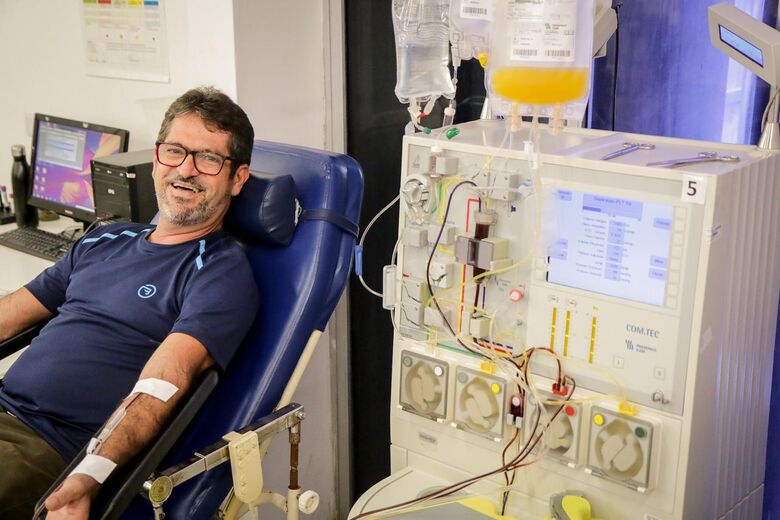 Hemope recebe visita de super-heróis solidários para aumentar estoque no Carnaval // Foto: Arthur Mota/Folha de Pernambuco