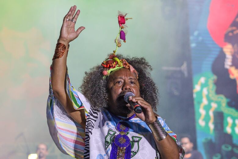 Show de Maestro Forró com participação de Almério, Chico César e Toni Garrido (na ordem). Foto: Walli Fontenele/Folha de Pernambuco