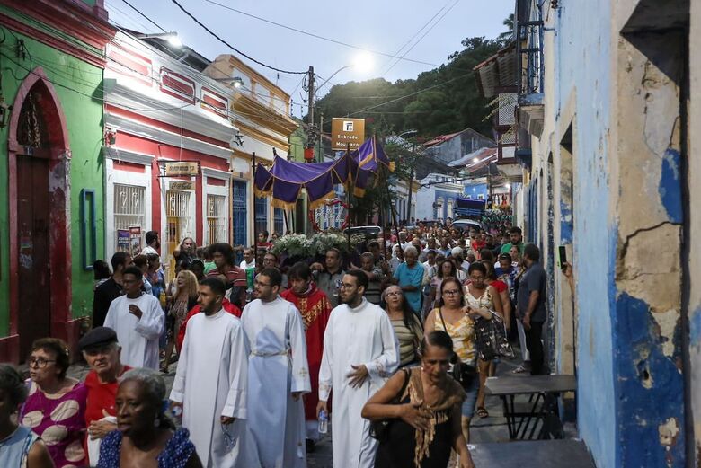 Procissão do Nosso Senhor Morto, em Olinda | Foto: Alexandre Aroeira/Folha de Pernambuco.