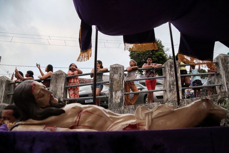 Procissão do Nosso Senhor Morto, em Olinda | Foto: Alexandre Aroeira/Folha de Pernambuco.