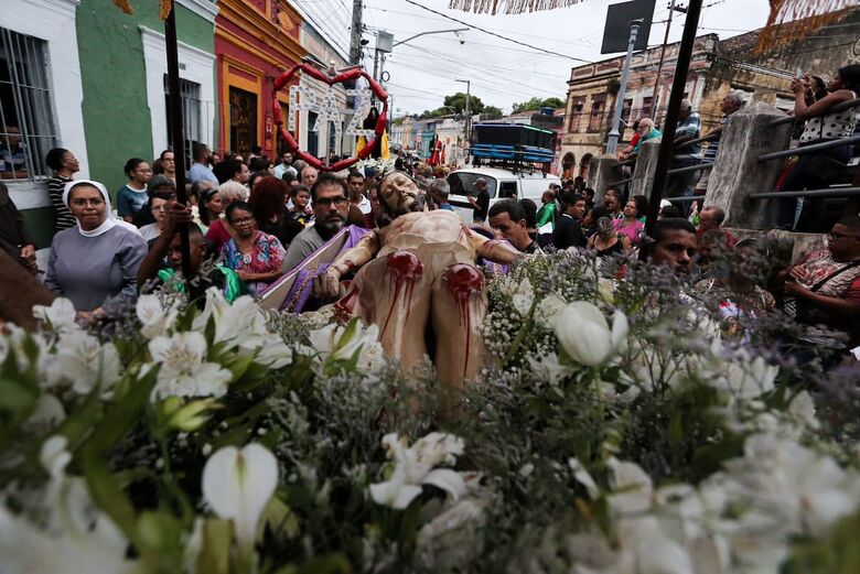 Procissão do Nosso Senhor Morto, em Olinda | Foto: Alexandre Aroeira/Folha de Pernambuco.