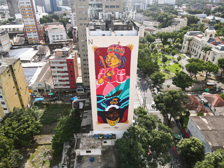 Recife tem ganhado ainda mais cor e arte com a chegada de seis novos megamurais na cidade, que prestam homenagem às nações de maracatu, ao frevo, côco e ao brega. Foto: Uenni/PCR.