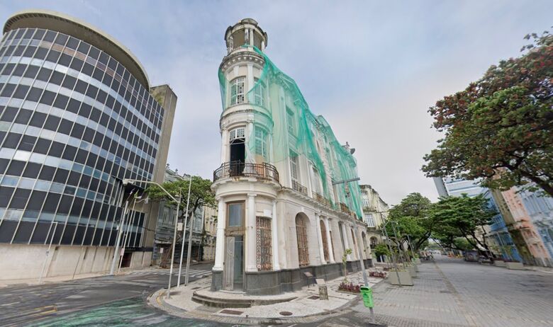 Prédios tombados no Recife onde serão construídos um espaço cultural e restaurante em formato de zeppelin / google street view