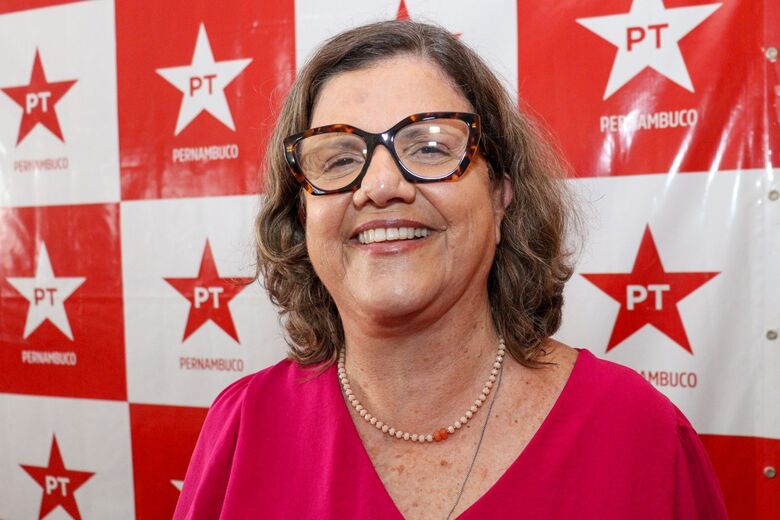 O médico Mozart Sales se inscreve na disputa para candidato do PT a vice na chapa de João Campos. Na foto: Senadora Teresa Leitão. Foto: Walli Fontenele/Folha de Pernambuco