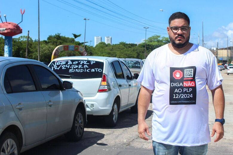 Motoristas de aplicativo protestam contra PLP 12/2024. - Foto: Clarice Melo/Folha de Pernambuco