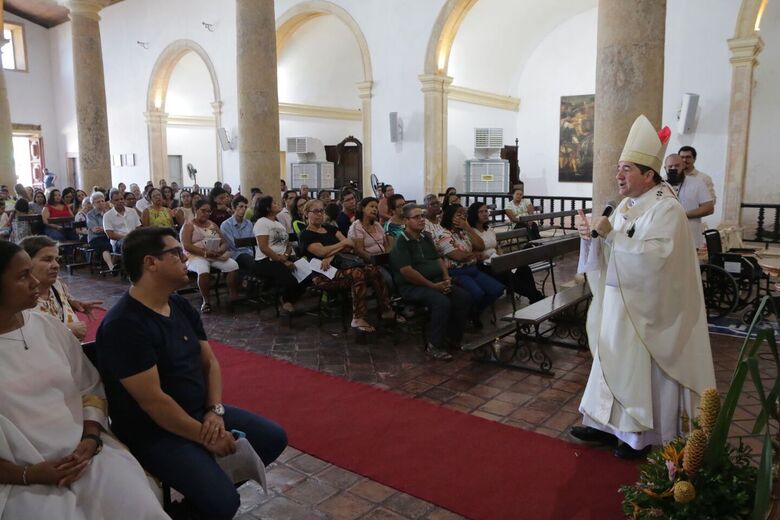 Dom Paulo Jackson celebra 1ª Missa de Páscoa como arcebispo de Olinda e Recife (Foto: Arthur Mota/Folha de Pernambuco)