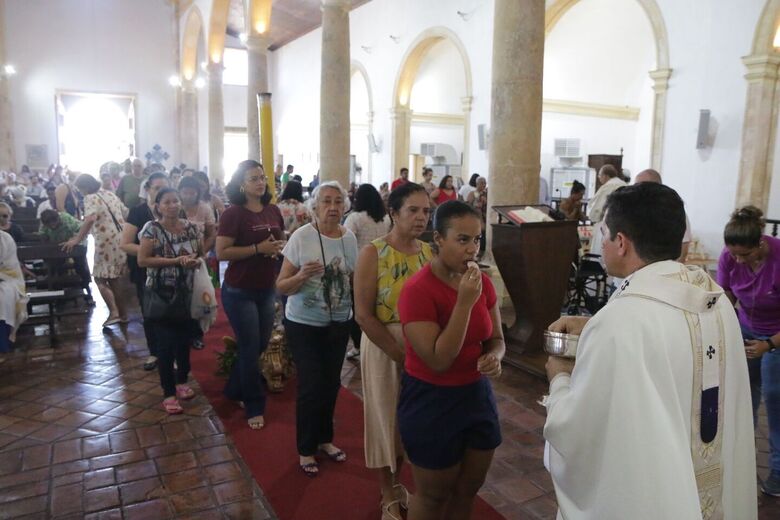 Dom Paulo Jackson celebra 1ª Missa de Páscoa como arcebispo de Olinda e Recife (Foto: Arthur Mota/Folha de Pernambuco)