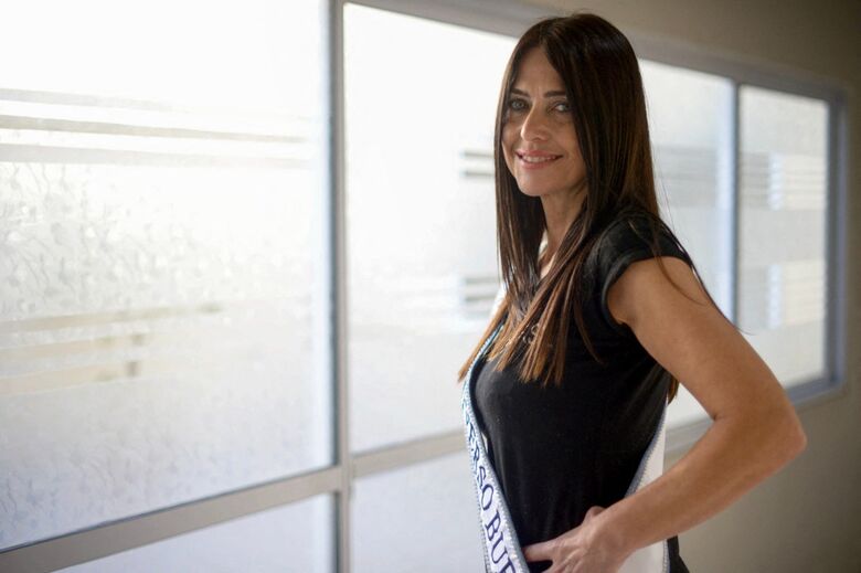 Alejandra Rodríguez, argentina de 60 anos vence concurso de beleza e quer disputar o Miss Universo // Foto: Marcos Gomez/AFP